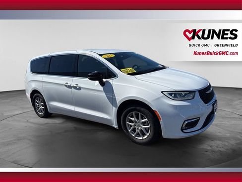 Used 2025 Chrysler Pacifica Select FWD image 4