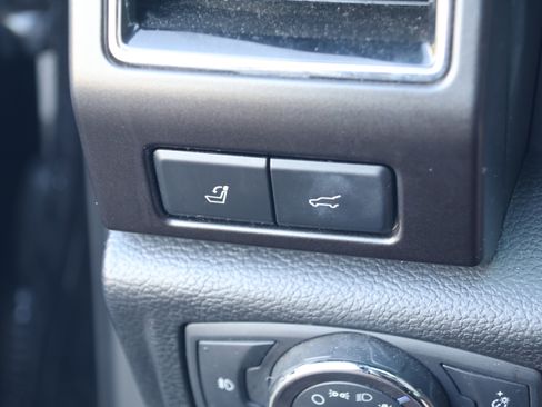 Used 2019 Ford Expedition Max Limited image 16