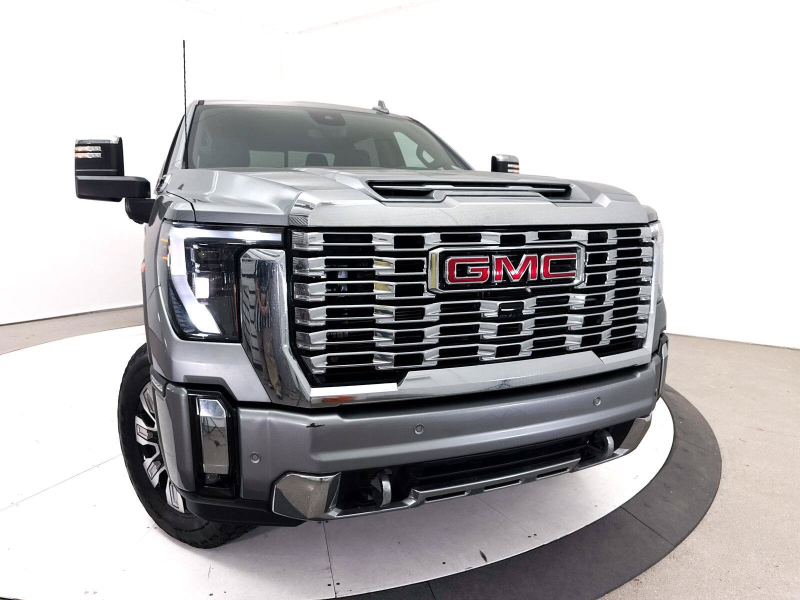 Used 2024 GMC Sierra 2500 Denali w/ Denali Reserve Package AWD/4WD image 9