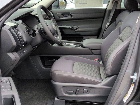 New 2025 Nissan Pathfinder SV image 14