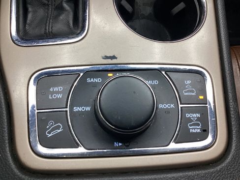 Used 2017 Jeep Grand Cherokee Summit image 36