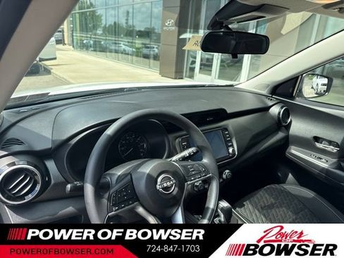 Used 2022 Nissan Kicks SV FWD image 3