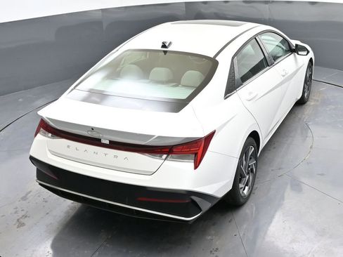 Certified 2025 Hyundai Elantra SEL image 39