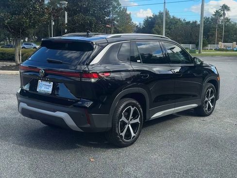 New 2025 Volkswagen Tiguan SE image 8