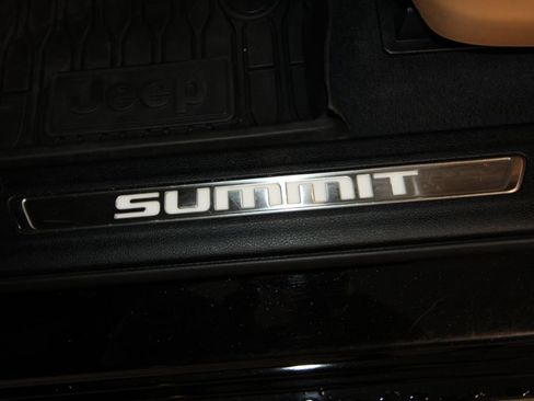 Used 2023 Jeep Grand Cherokee L Summit w/ Advanced Protech Group IV AWD/4WD image 7
