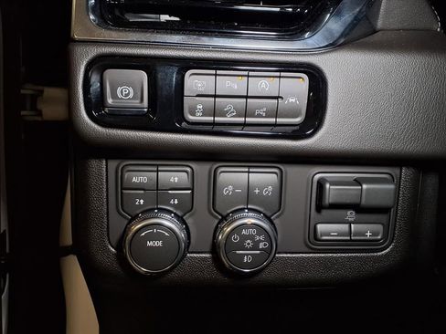 New 2026 GMC Yukon XL Denali w/ Advanced Technology Package AWD/4WD image 17