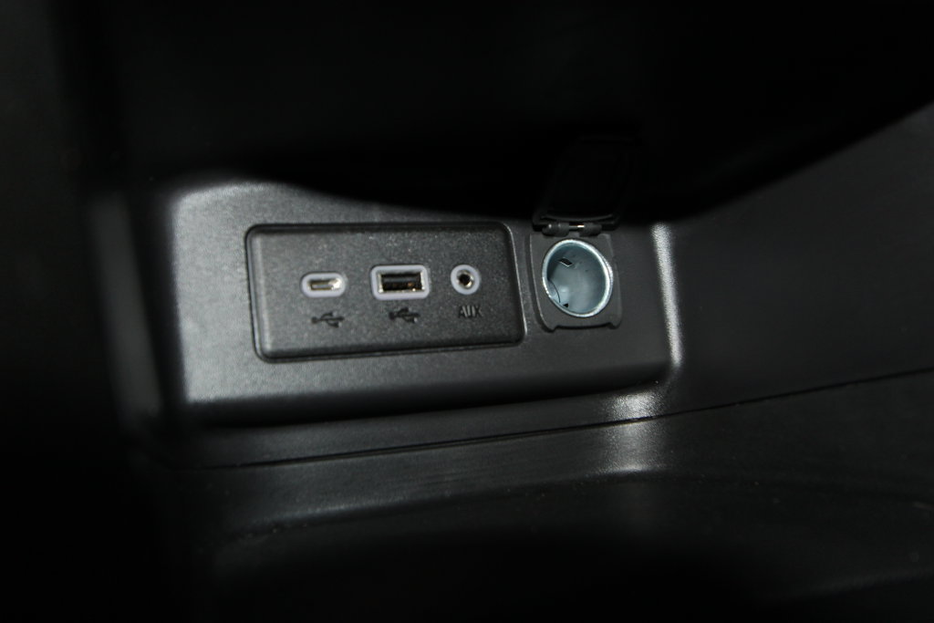 Used 2024 Chevrolet Equinox LT w/ LPO, Floor Liner Package FWD image 18
