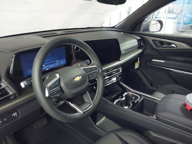 New 2027 Chevrolet Traverse LT w/ Sun and Wheel Package FWD image 2
