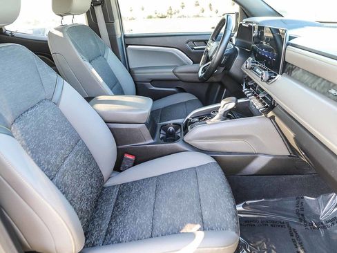 Used 2024 Chevrolet Colorado ZR2 image 16