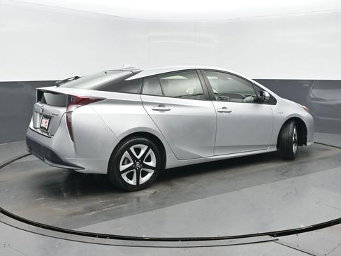 Used 2016 Toyota Prius Three Touring image 3