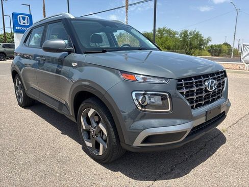 Used 2025 Hyundai Venue SEL FWD image 7