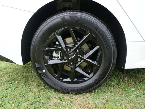 New 2025 Kia K5 LXS image 11