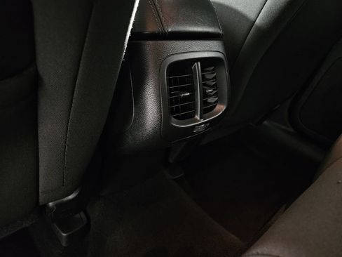 Used 2021 Jeep Cherokee Latitude FWD image 21