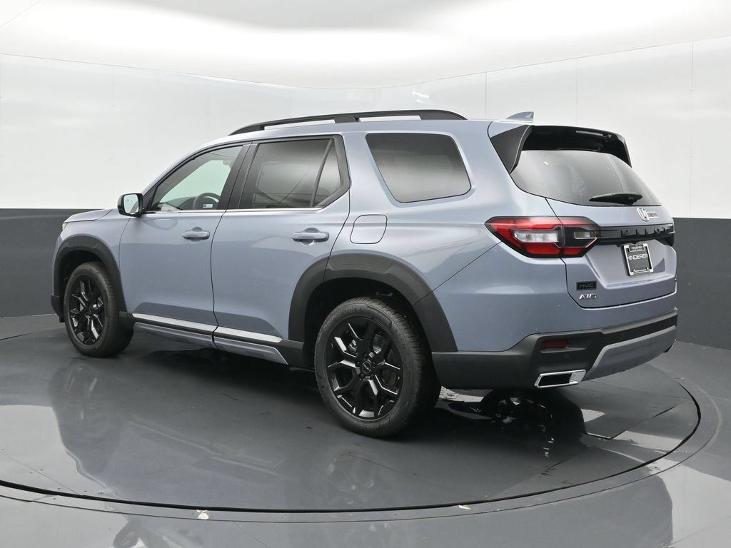 New 2025 Honda Pilot Touring image 6