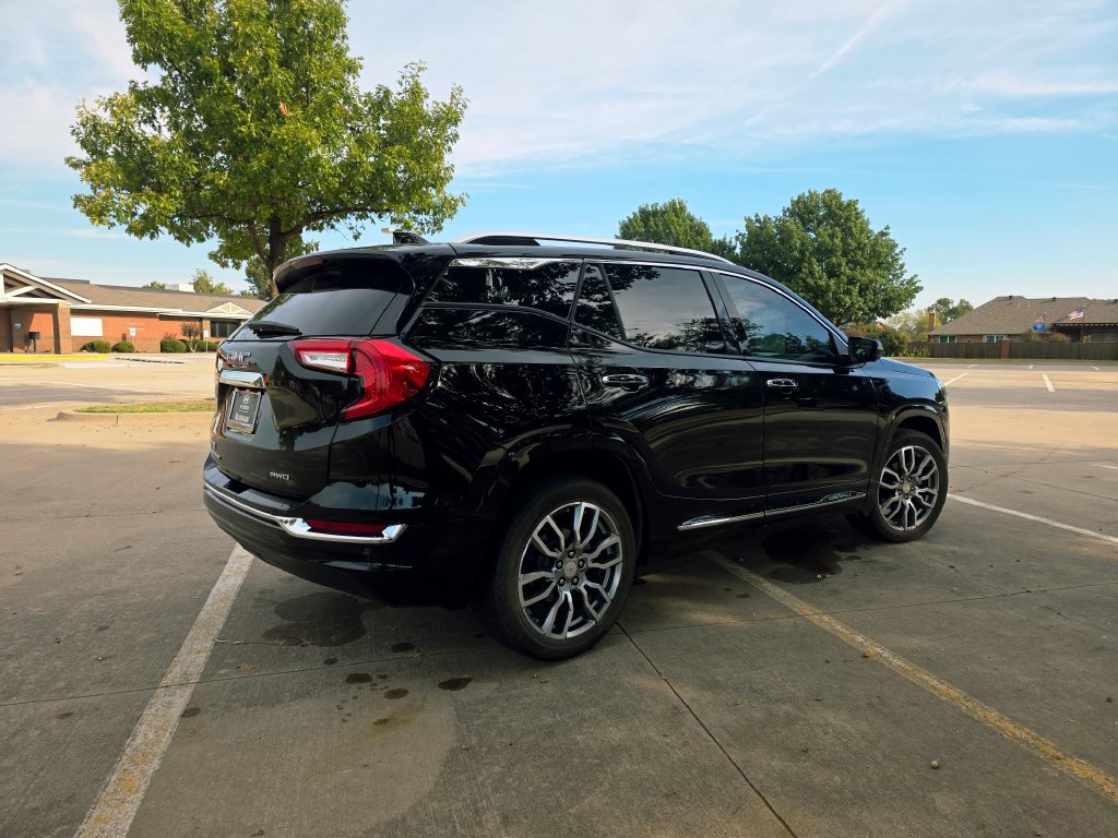 Used 2024 GMC Terrain Denali w/ Denali Premium Package AWD/4WD image 18