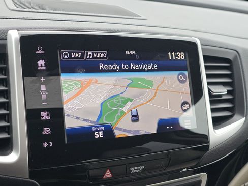 Used 2018 Honda Pilot Touring image 10