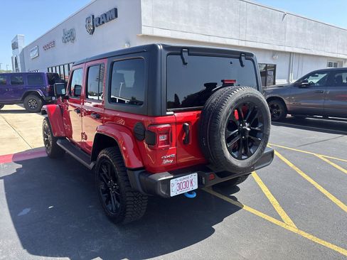 Used 2022 Jeep Wrangler Unlimited Sahara AWD/4WD image 7