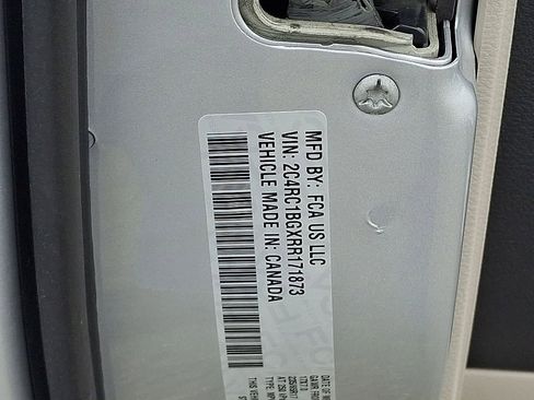 Used 2024 Chrysler Pacifica Touring-L FWD image 27