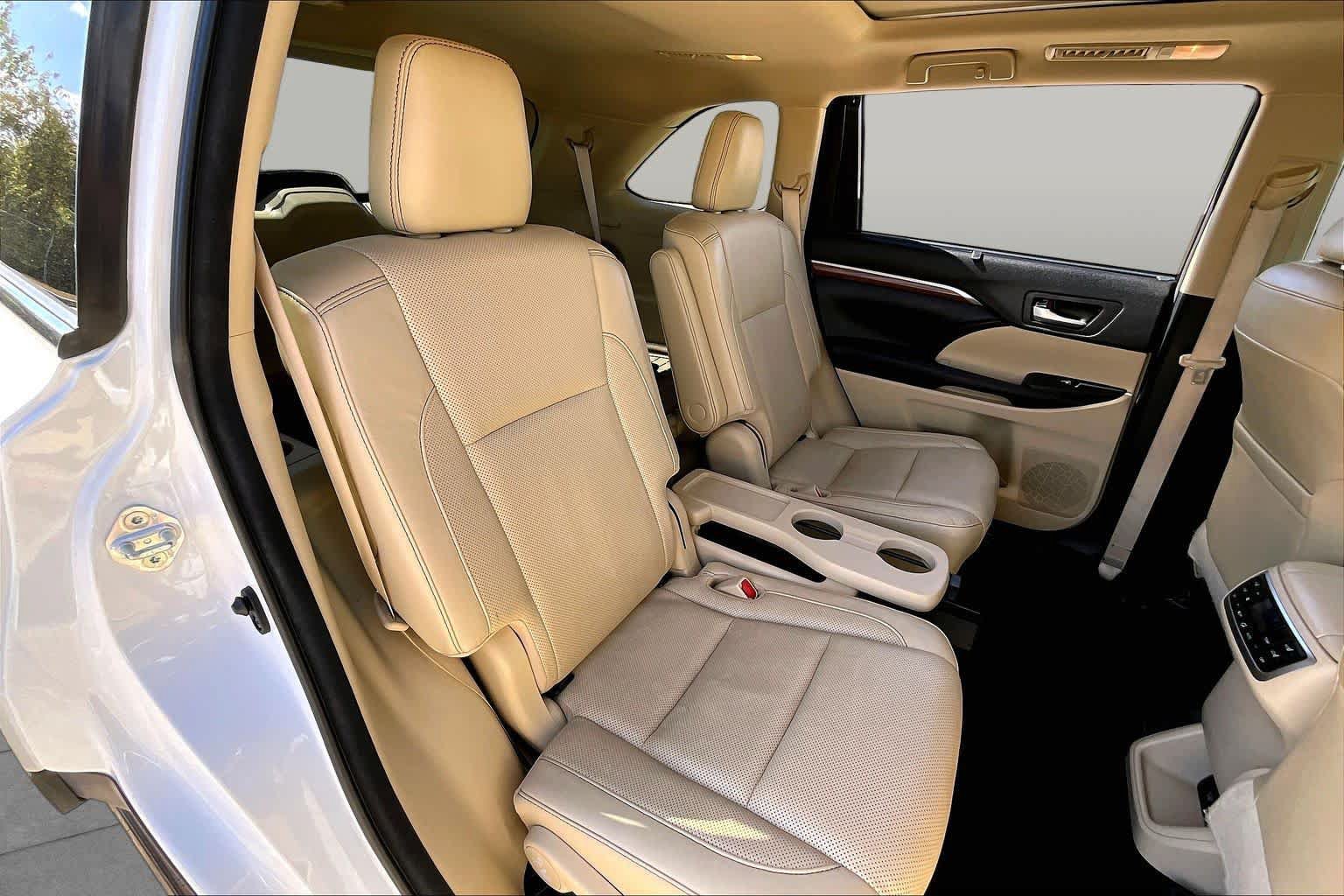 Used 2017 Toyota Highlander Limited Platinum FWD image 18