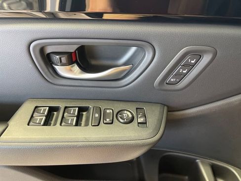 Certified 2025 Honda Pilot Touring image 17