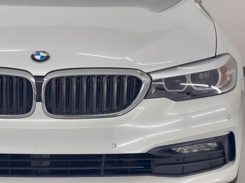 Used 2017 BMW 530i RWD image 12