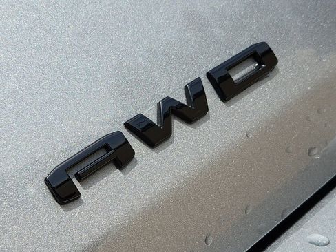 Used 2024 GMC Terrain SLT w/ Tech Package image 17