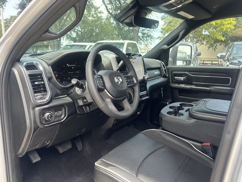Used 2026 RAM 2500 Laramie AWD/4WD image 9