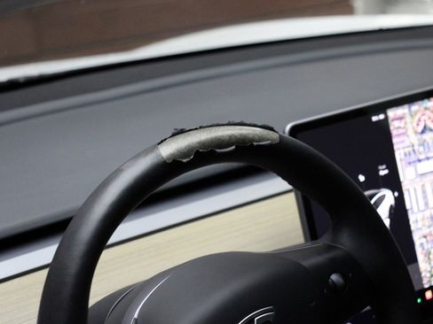 Used 2023 Tesla Model 3 Standard Range image 32