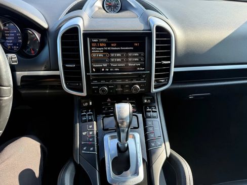 Used 2012 Porsche Cayenne image 16