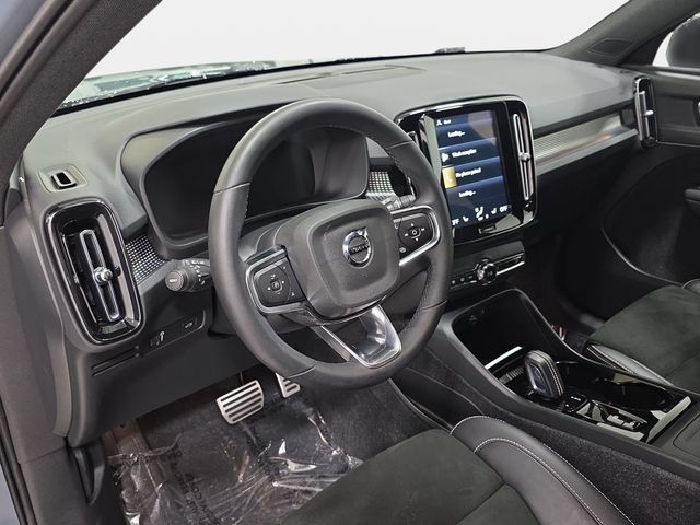 Used 2022 Volvo XC40 T5 R-Design w/ Protection Package AWD/4WD image 16
