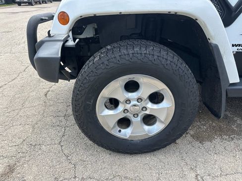 Used 2015 Jeep Wrangler Unlimited Sahara image 16