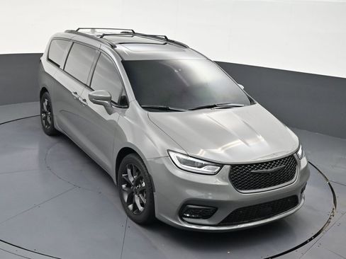 Used 2022 Chrysler Pacifica Limited w/ S Appearance Package image 19