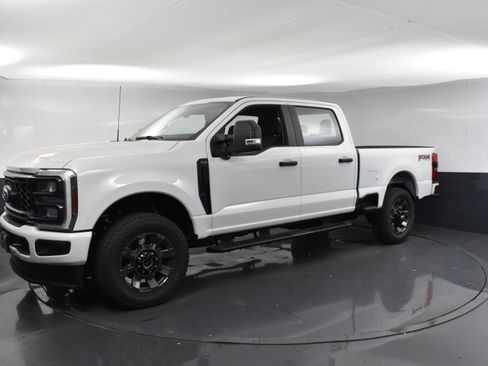 Used 2024 Ford F250 XL w/ STX Appearance Package image 5
