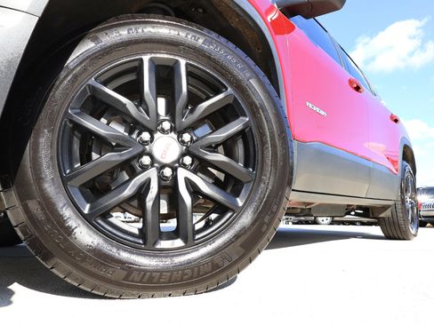 Used 2019 GMC Acadia SLT image 25