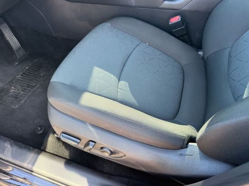 Used 2025 Toyota RAV4 XLE AWD/4WD image 16