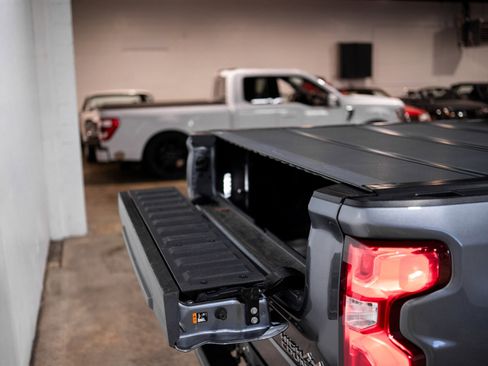 Used 2021 Chevrolet Silverado 1500 High Country image 16