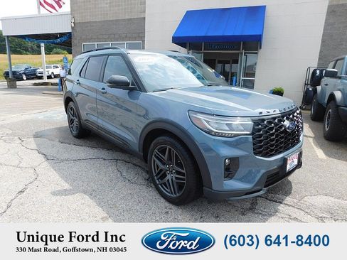 Used 2025 Ford Explorer ST AWD/4WD image 2