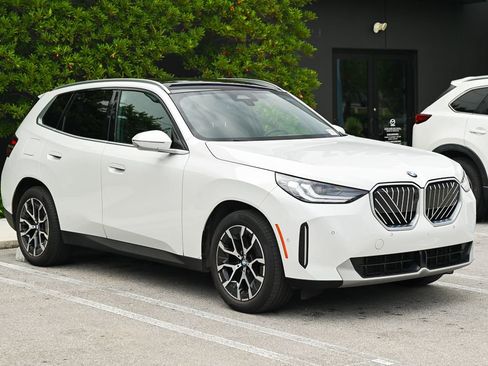 Used 2025 BMW X3 xDrive30 AWD/4WD image 3