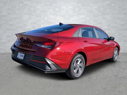 New 2025 Hyundai Elantra SE image 5
