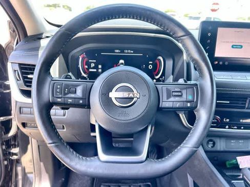 Used 2024 Nissan Rogue SL FWD image 17