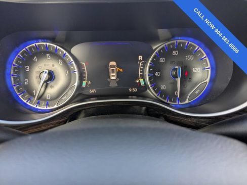 Used 2024 Chrysler Pacifica Limited FWD image 31
