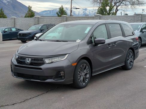 New 2026 Honda Odyssey Touring image 9