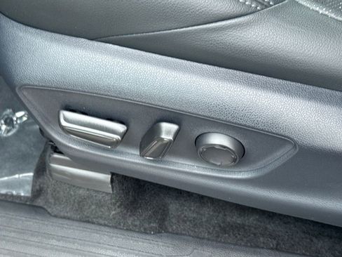 Used 2025 Toyota Tacoma TRD Sport image 50