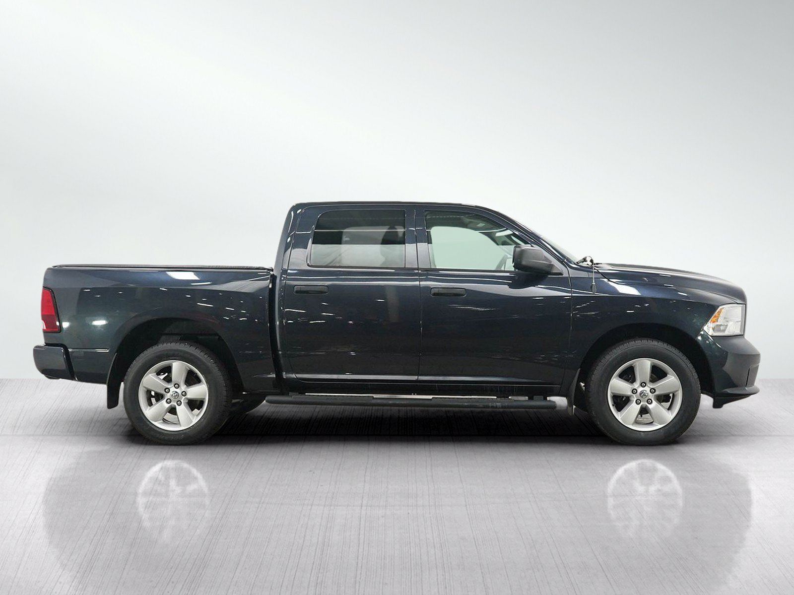 Used 2015 RAM 1500 Express AWD/4WD image 6