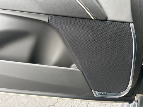 Used 2024 Cadillac Escalade Sport Platinum w/ LPO, ONYX Package image 19