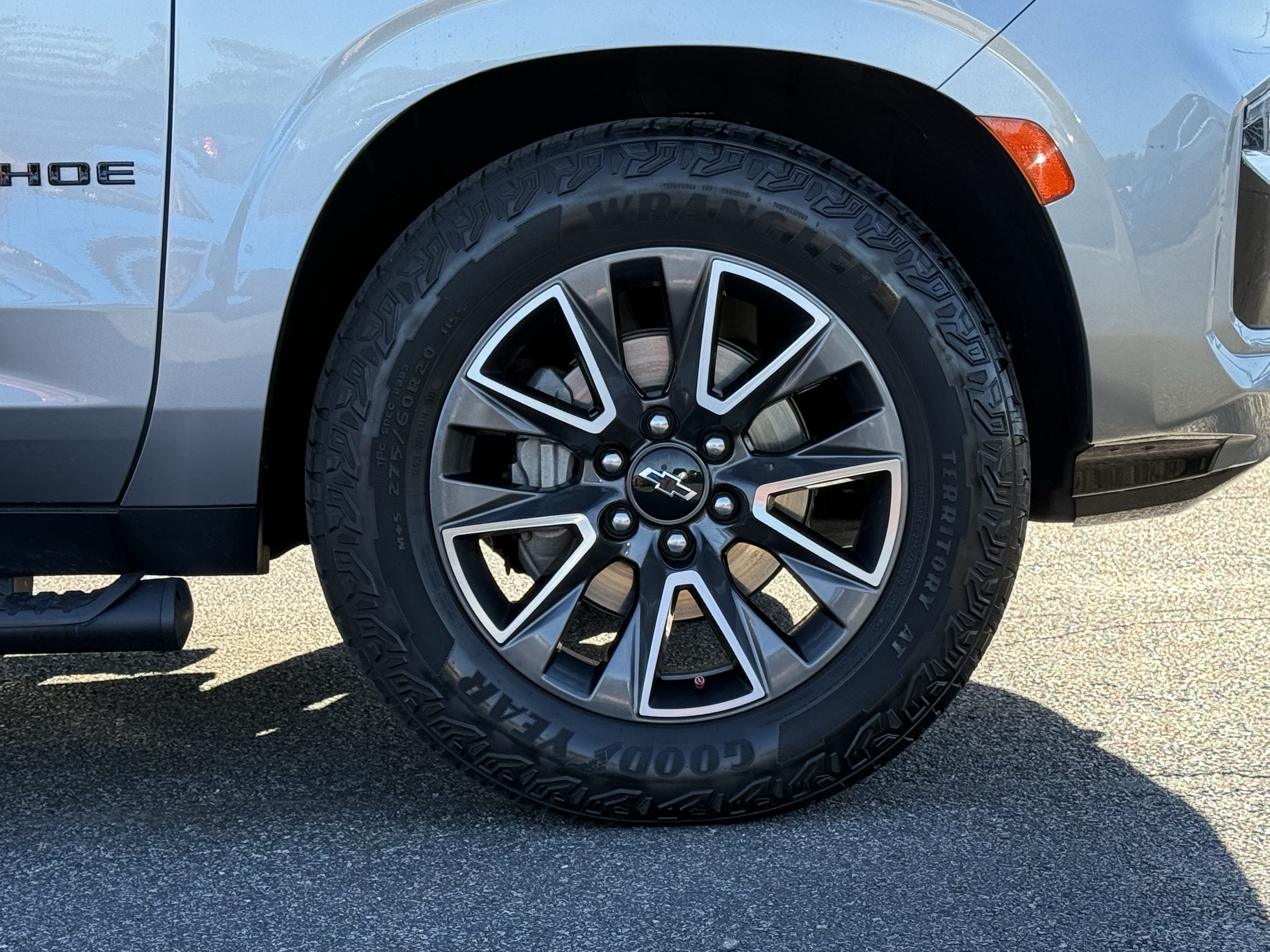 Used 2023 Chevrolet Tahoe Z71 w/ Z71 Off-Road Package AWD/4WD image 13