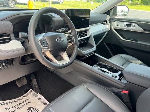 Used 2025 Ford Explorer Active w/ Active Comfort Package image 24