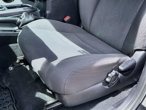 Used 2018 Toyota Tacoma TRD Off-Road AWD/4WD image 19