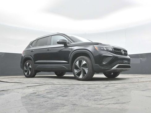 Used 2024 Volkswagen Taos SE AWD/4WD image 28