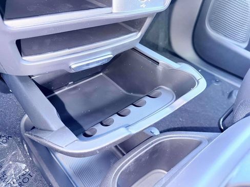 New 2026 Chrysler Pacifica Select AWD/4WD image 24